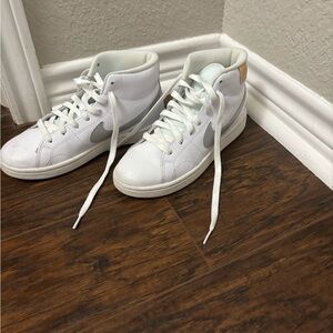 Women’s Nike Court sneakers. Size 6.5.